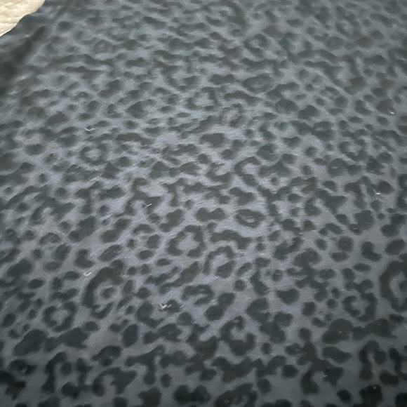 Evolution and creation black Leopard Print Sleeveless cropped workout tank top m - Picture 2 of 2